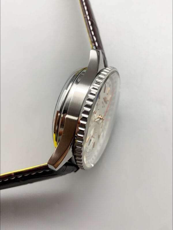 ブライトリング ナビタイマー B01 クロノグラフ 43 ホワイトダイヤル – 904Lスチールケース（1:1スーパークローン）