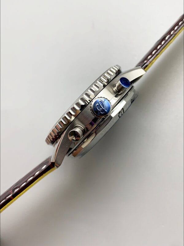 ブライトリング ナビタイマー B01 クロノグラフ 43 ホワイトダイヤル – 904Lスチールケース（1:1スーパークローン）