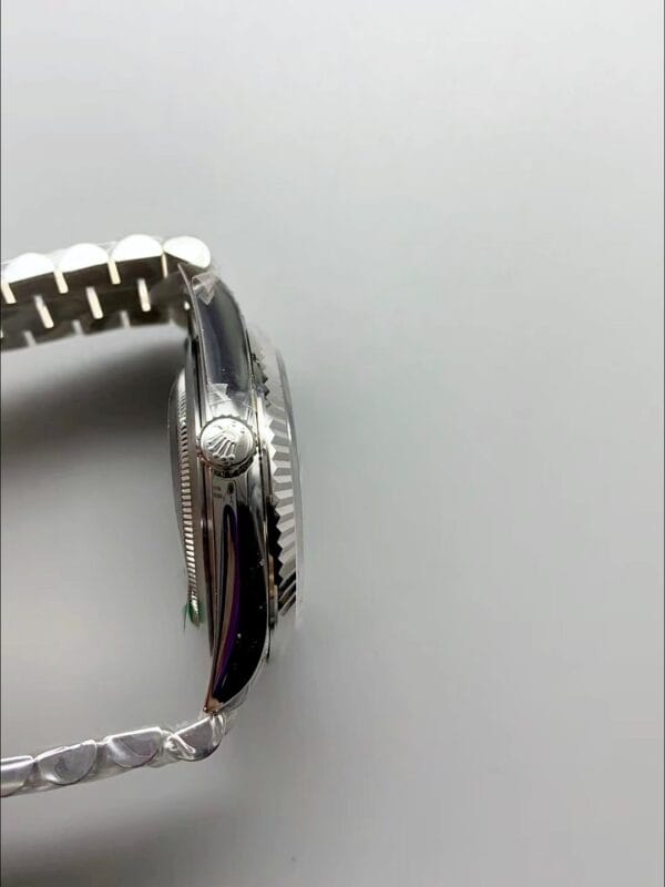 ロレックス デイデイト シルバーストライプダイヤル フルーテッドベゼル ステンレススチールブレスレット デイデイト表示 1:1スーパークローン