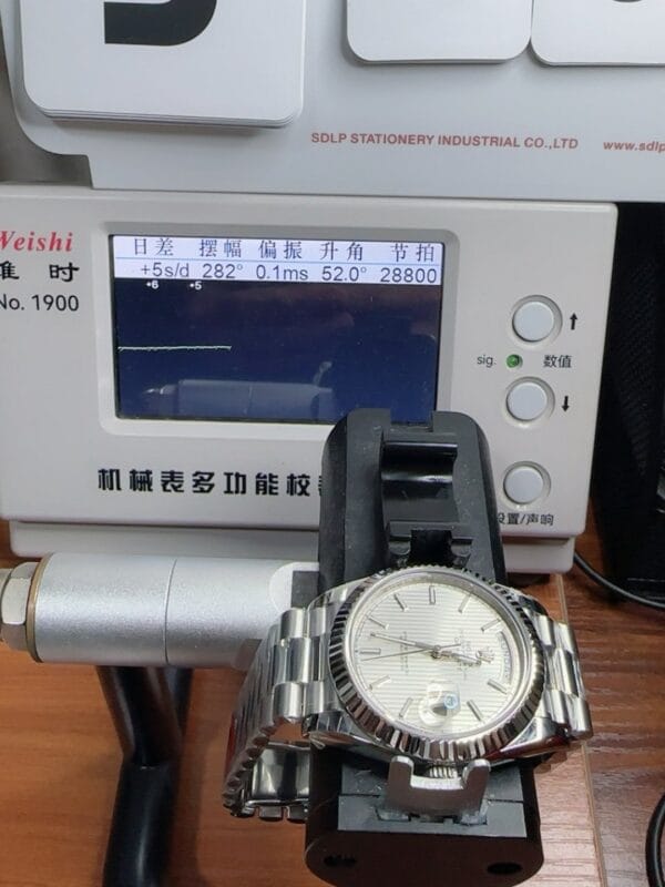 ロレックス デイデイト シルバーストライプダイヤル フルーテッドベゼル ステンレススチールブレスレット デイデイト表示 1:1スーパークローン