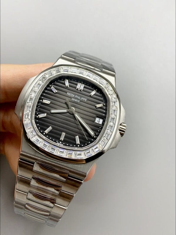 パテック フィリップ ノーチラス ブラックストライプダイヤル ダイヤモンドベゼル ステンレススチールブレスレット デイト 1:1スーパークローン