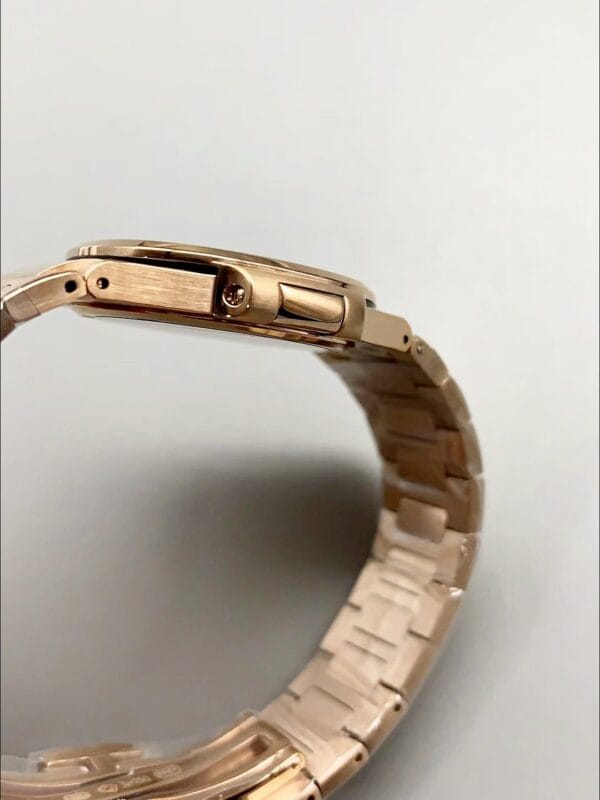 パテック・フィリップ ノーチラス 7010/1GR-011 32MM – ベゼルに本物のダイヤモンド（1:1スーパークローン）