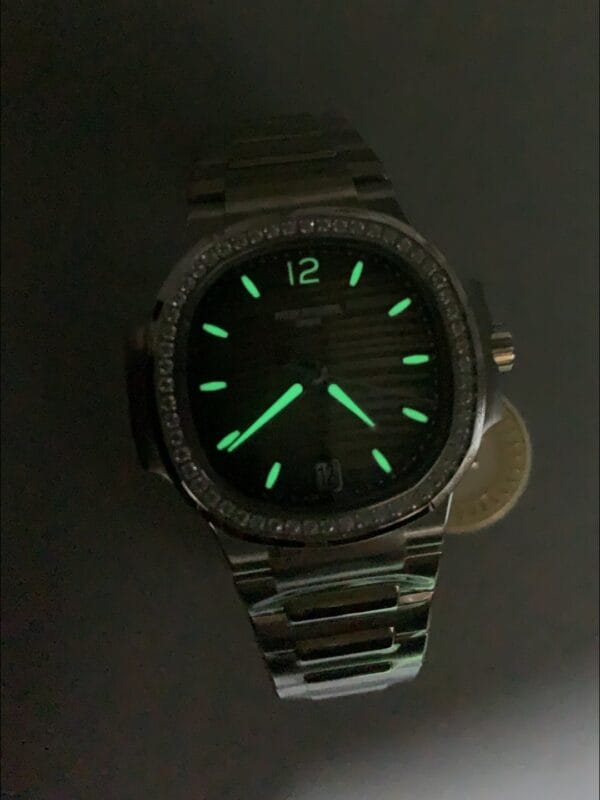 パテックフィリップ ノーチラス グレーストライプダイヤル ダイヤモンドベゼル ステンレススチールブレスレット 1:1スーパークローン