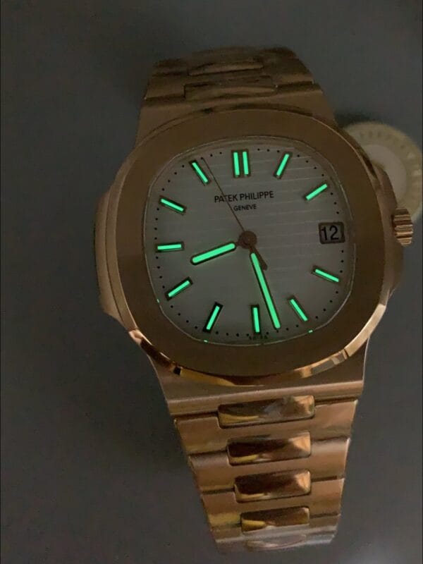 パテックフィリップ ノーチラス 5711/1R-001 ローズゴールド ホワイトダイヤル（1:1スーパークローン）