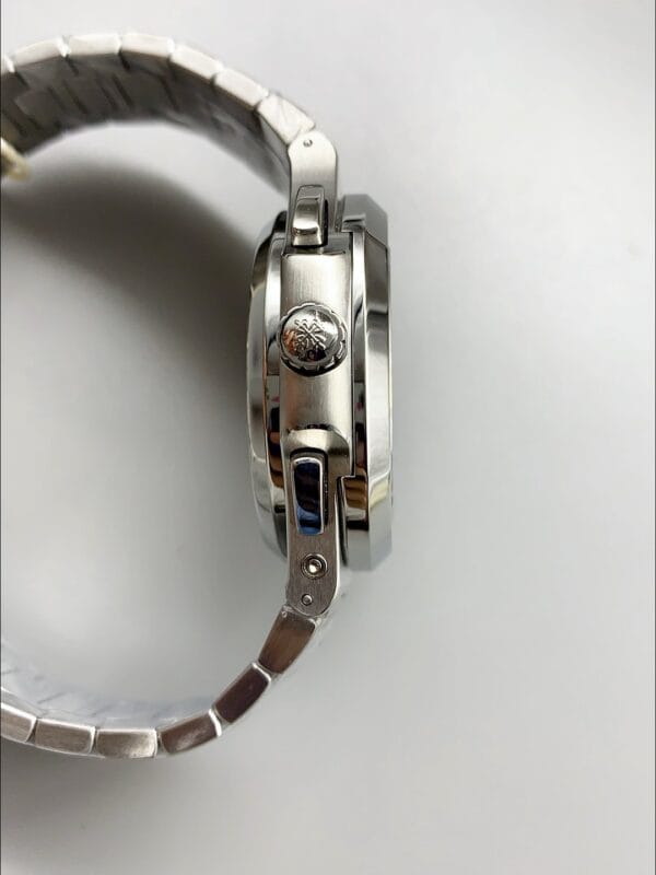 パテックフィリップ ノーチラス 5990/1A 904Lスチールケース ブルーダイヤル（1:1スーパークローン）