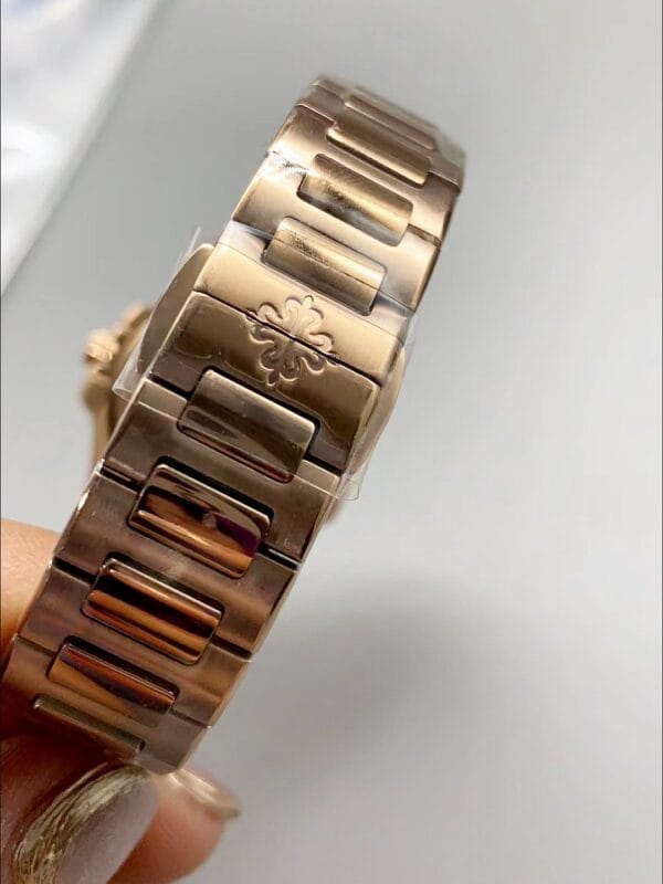 パテック・フィリップ ノーチラス 7010/1GR-011 32MM – ベゼルに本物のダイヤモンド（1:1スーパークローン）