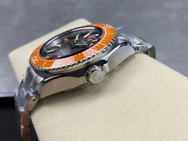 オメガ プラネットオーシャン 6000M コーアクシャル マスタークロノメーター 45.5MM ウルトラディープ 215.32.46.21.01.001