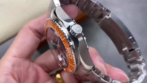 オメガ プラネットオーシャン 6000M コーアクシャル マスタークロノメーター 45.5MM ウルトラディープ 215.32.46.21.01.001