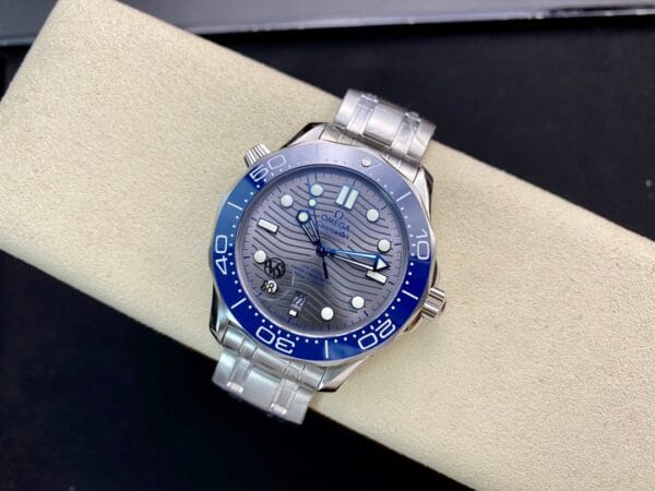 オメガ シーマスター ダイバー 300M 42mm シルバーダイヤル & ブルーベゼル