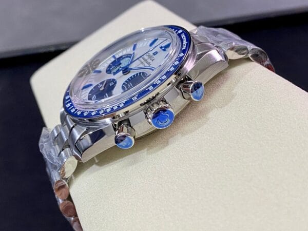 オメガ スヌーピー 150周年記念モデル