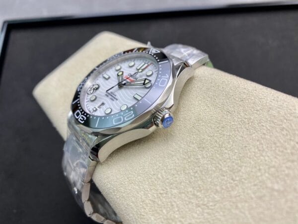1:1スーパークローン オメガ シーマスター ダイバー300M 42mm ホワイトダイヤル