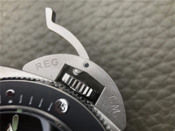 パネライ ルミノール サブマーシブル PAM389 – 1:1スーパークローン