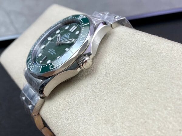 1:1スーパークローン オメガシーマスター ダイバー300M 42mm グリーンダイヤル