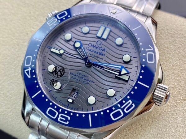オメガ シーマスター ダイバー 300M 42mm シルバーダイヤル & ブルーベゼル