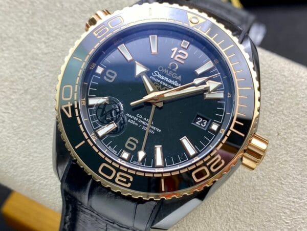 1:1 スーパークローン Omega Chieftain シリーズ ブラックセラミック オーシャンユニバース 600m 品質レビュー