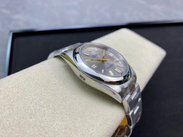 ロレックス オイスターパーペチュアル 41 リファレンス：124300