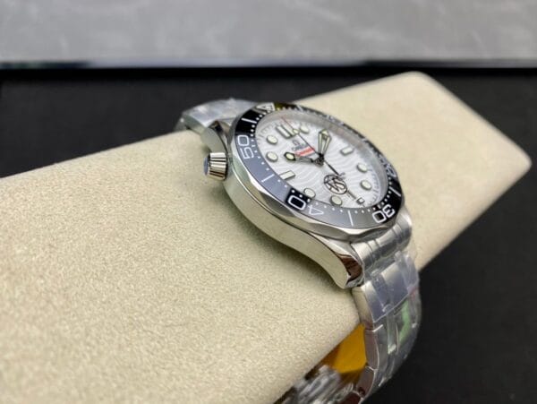 1:1スーパークローン オメガ シーマスター ダイバー300M 42mm ホワイトダイヤル