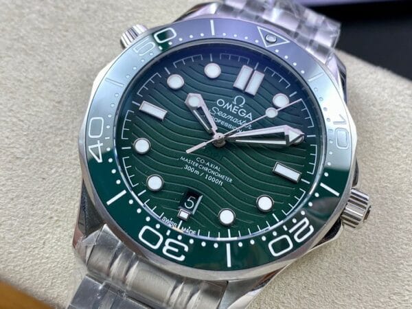 1:1スーパークローン オメガシーマスター ダイバー300M 42mm グリーンダイヤル