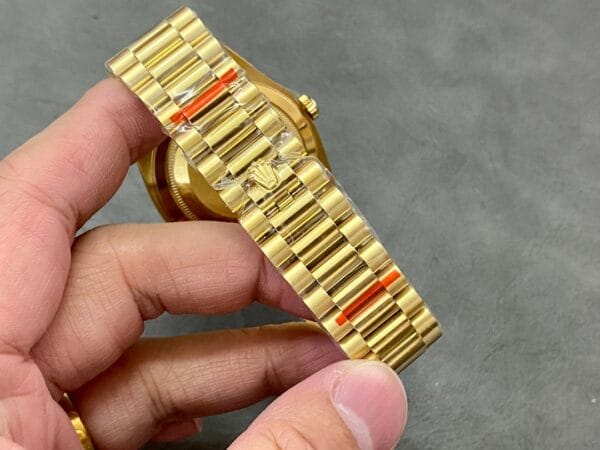 1:1スーパークローン デイデイト ロレックス ウィークリージャーナル 18Kイエローゴールドメッキ カウンターウェイト