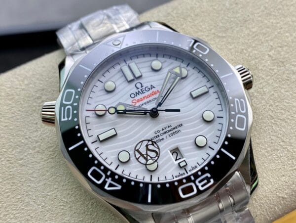 1:1スーパークローン オメガ シーマスター ダイバー300M 42mm ホワイトダイヤル
