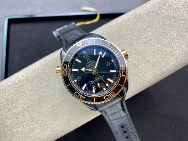 1:1 スーパークローン Omega Chieftain シリーズ ブラックセラミック オーシャンユニバース 600m 品質レビュー