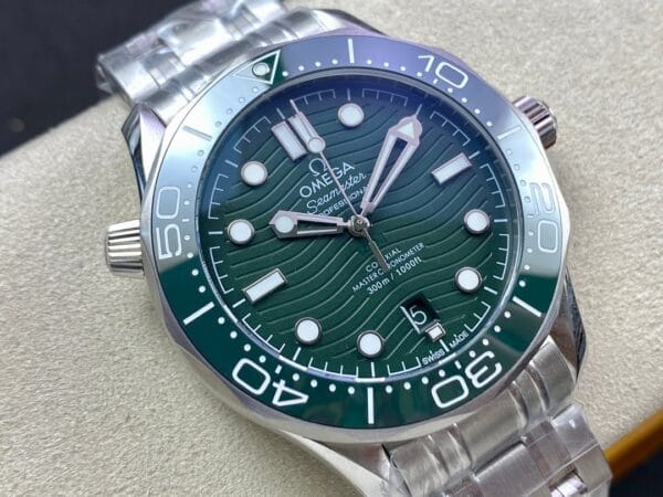 1:1スーパークローン オメガシーマスター ダイバー300M 42mm グリーンダイヤル
