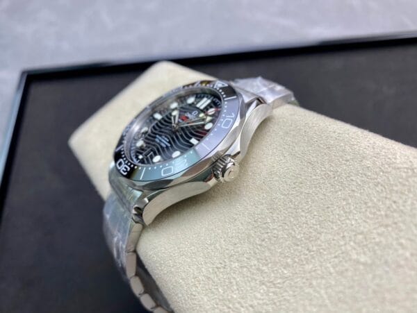 オメガ シーマスター ダイバー 300M 42mm ブラックダイヤル