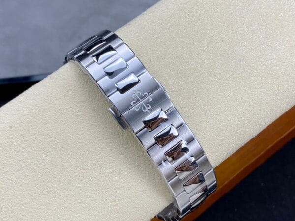 1:1スーパークローン パテック・フィリップ 5811G ノーチラス