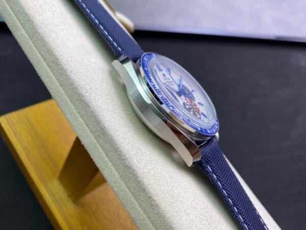 1:1 スーパークローン オメガ スヌーピー 150周年記念モデル