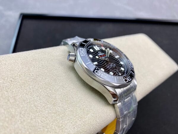 オメガ シーマスター ダイバー 300M 42mm ブラックダイヤル