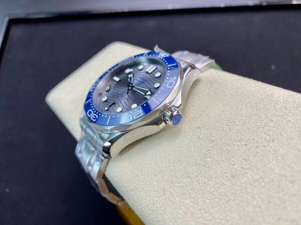オメガ シーマスター ダイバー 300M 42mm シルバーダイヤル & ブルーベゼル