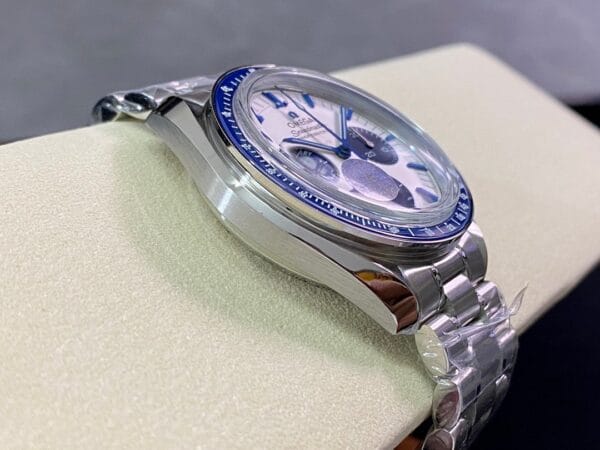 オメガ スヌーピー 150周年記念モデル