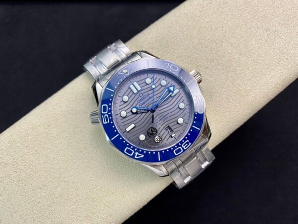 オメガ シーマスター ダイバー 300M 42mm シルバーダイヤル & ブルーベゼル