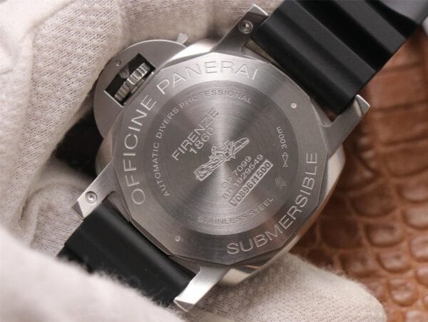 パネライ ルミノール サブマーシブル PAM 683 – 1:1スーパークローン