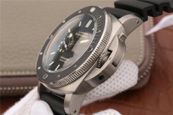 パネライ ルミノール サブマーシブル PAM389 – 1:1スーパークローン