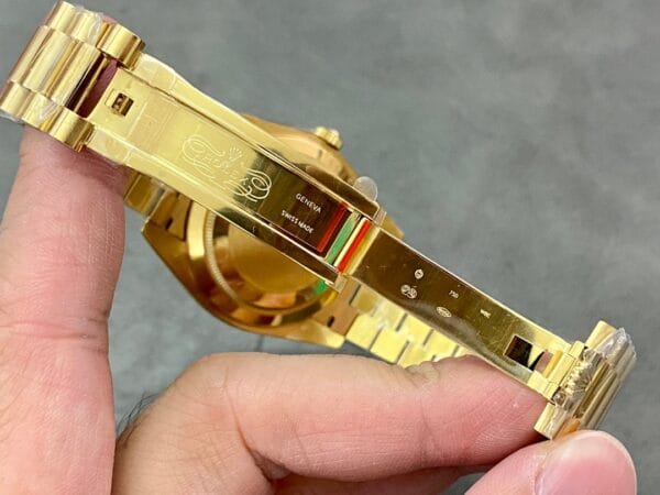 1:1スーパークローン デイデイト ロレックス ウィークリージャーナル 18Kイエローゴールドメッキ カウンターウェイト