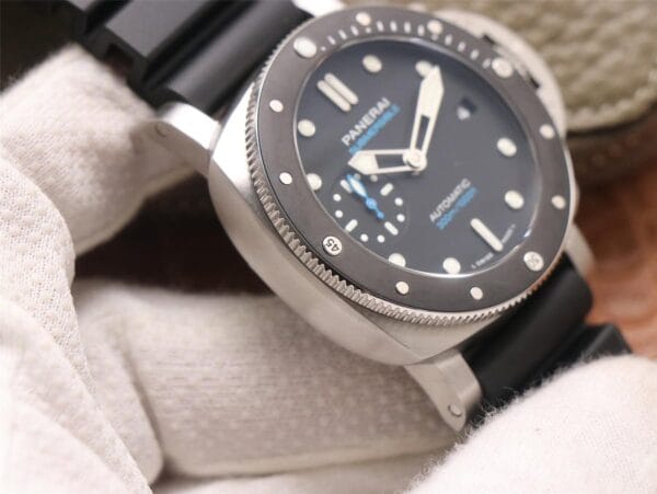 パネライ ルミノール サブマーシブル PAM 683 – 1:1スーパークローン