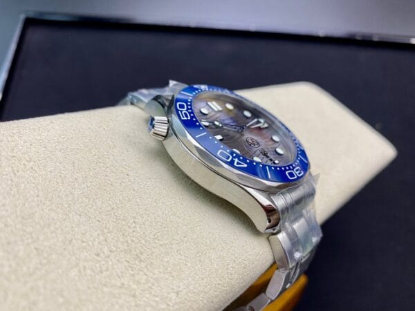 オメガ シーマスター ダイバー 300M 42mm シルバーダイヤル & ブルーベゼル