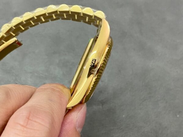 1:1スーパークローン デイデイト ロレックス ウィークリージャーナル 18Kイエローゴールドメッキ カウンターウェイト