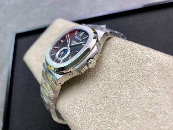 1:1スーパークローン パテックフィリップ ノーチラス アニュアルカレンダー 5726