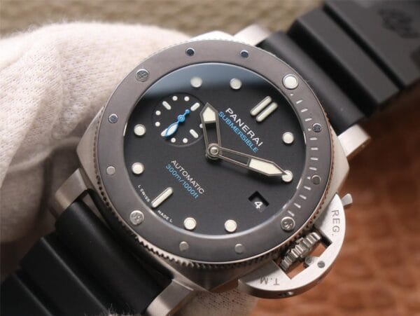 パネライ ルミノール サブマーシブル PAM 683 – 1:1スーパークローン