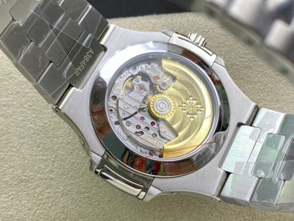 1:1スーパークローン パテックフィリップ ノーチラス アニュアルカレンダー 5726
