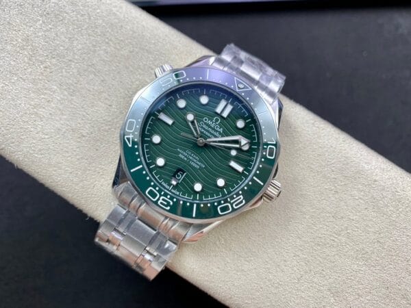 1:1スーパークローン オメガシーマスター ダイバー300M 42mm グリーンダイヤル