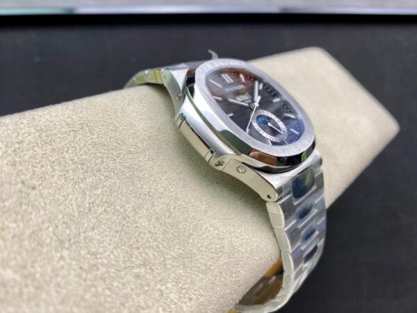 1:1スーパークローン パテックフィリップ ノーチラス アニュアルカレンダー 5726