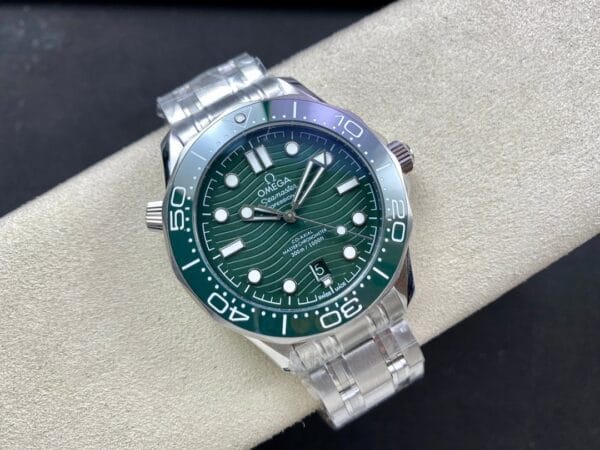 1:1スーパークローン オメガシーマスター ダイバー300M 42mm グリーンダイヤル