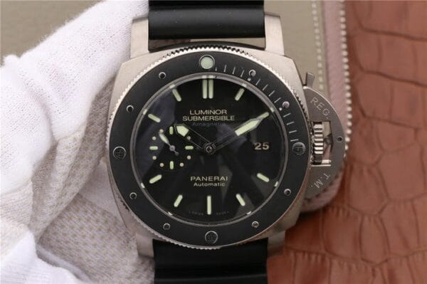 パネライ ルミノール サブマーシブル PAM389 – 1:1スーパークローン